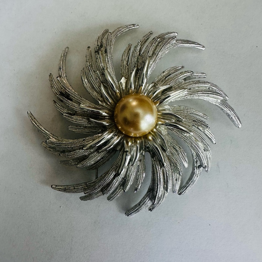 Sarah Coventry Silver Champagne Pearl Brooch - Picture 3 of 4
